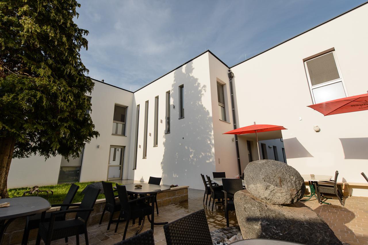 Dorfmeister Business Hotel B&B Weikersdorf am Steinfelde Exterior photo